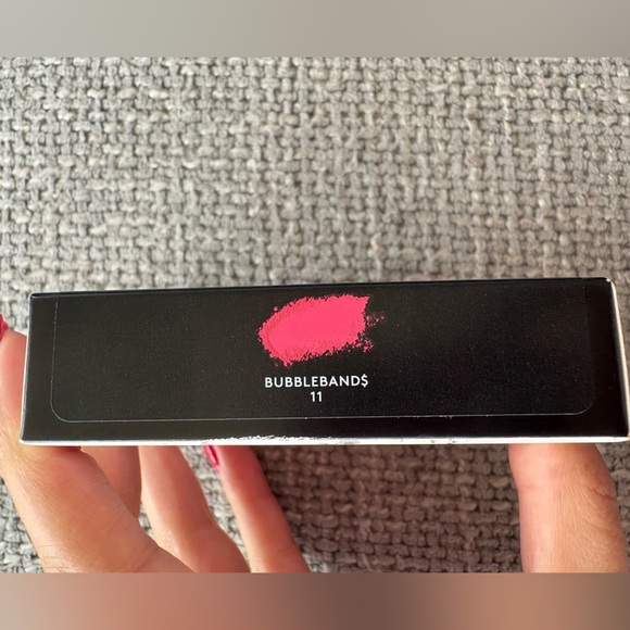 Fenty Beauty Cheeks Suede Powder Blush – Bubble Bands (Shimmering Hot Pink) - Picture 9 of 13